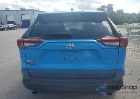 2019 Toyota Rav4 Xle z USA, uszkodzony, nr VIN 2T3W1RFV6KW004826